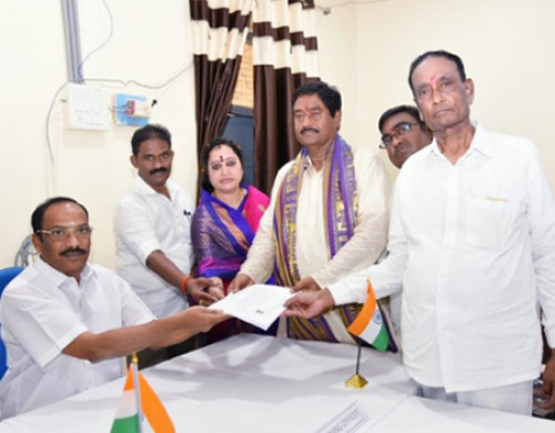 శ్రీకాకుళం అభ్యర్థిగా ధర్మాన ప్రసాదరావు నామినేషన్