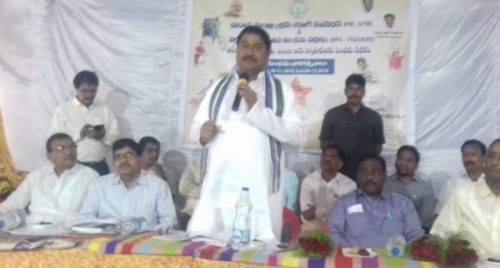 అసంఘటిత కార్మికుల పింఛను పథకం ద్వారా లబ్దిపొందాలి: ఎమ్మెల్యే ధర్మాన ప్రసాదరావు