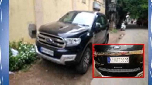 విజయవాడలో కారులో డెడ్‌బాడీ కలకలం