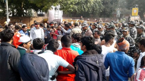 ప్రత్యేక హోదా సాధన సమితి నేతలపై లాఠీఛార్జి 