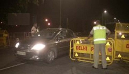 దేశ రాజధానిలో పోలీసుల తనిఖీలు