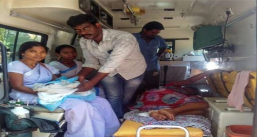 అంబులెన్స్ లోనే మగ బిడ్డని ప్రసవించిన తల్లి 