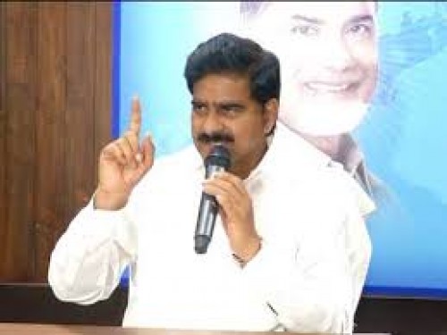 కేసీఆర్ కు భయపడి తెలంగాణలో వైసీపీ పోటీ చేయలేదు : మంత్రి దేవినేని