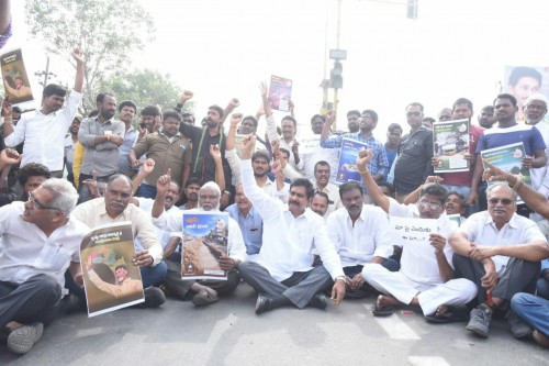 ‘మాపై ఎందుకు ఈ పగ.. అమరావతి రాజధానిగా ఉంచాలి’ : దేవినేని ఉమ

