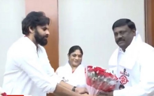 జనసేన తీర్థం పుచ్చుకున్న మాజీ డీఐజీ రవికుమార్ మూర్తి!