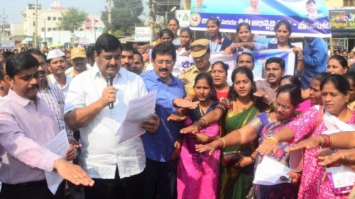  బాలికల రక్షణ, దిశ చట్టాల పోస్టరును విడుదల చేసిన  మంత్రి ధర్మాన కృష్ణదాస్