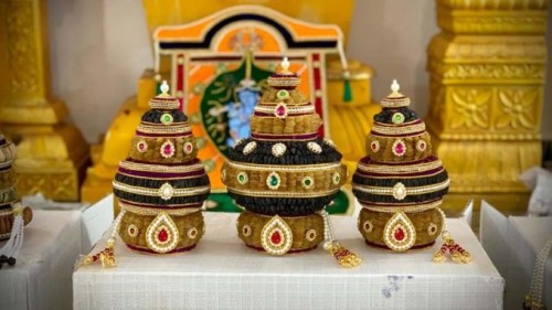 డ్రై ఫ్రూట్స్ తో తిరుమలేశునికి ఆభరణాలు