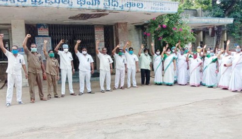 ప్రభుత్వ ఉద్యోగుల సమస్యలు వెంటనే పరిష్కరించాలి