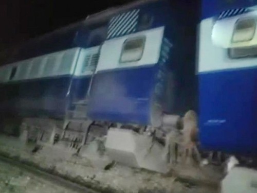 పట్టాలు తప్పిన రైలు