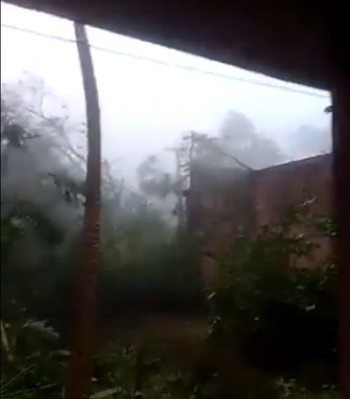 హెలికాప్టర్ల ద్వారా జారవిడచడానికి లక్ష పొడి ఆహార పదర్థాల పాకెట్లు సిద్ధం 