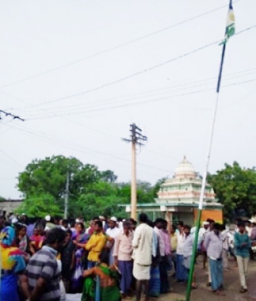 విద్యుద్ఘాతంతో ముగ్గురు విద్యార్థుల మృతి
