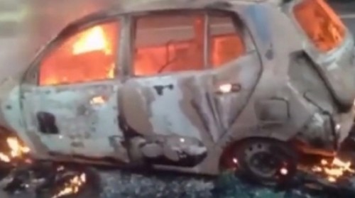 ఐ-10 కారులో చెలరేగిన మంటలు