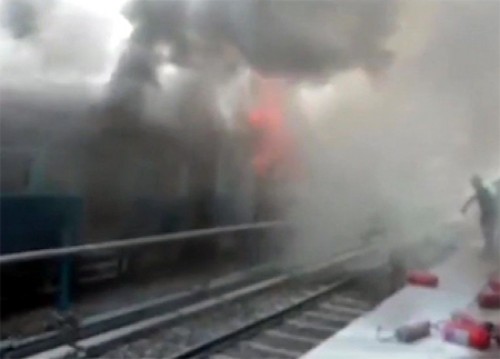 తిరువనంతపురం ఎక్స్‌ప్రెస్‌లో మంటలు