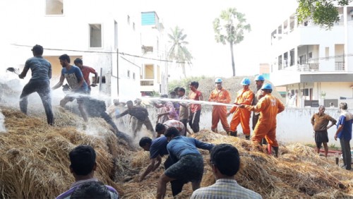 తూర్పుగోదావరి జిల్లాలో గడ్డివాము దగ్ధం