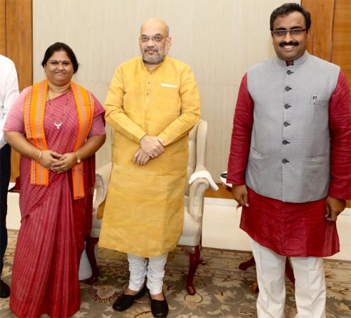 బీజేపీలో చేరిన కొత్తపల్లి గీత