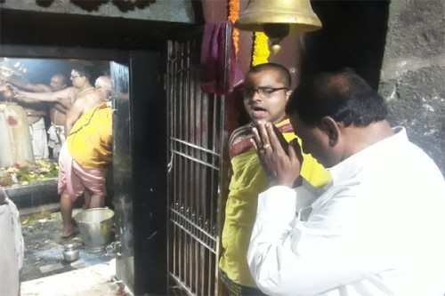 సోమేశ్వరుని దర్శించుకున్న ప్రముఖులు