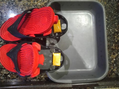 చెప్పుల్లో బంగారం అక్రమ రవాణా