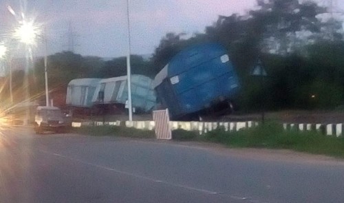 పట్టాలు తప్పిన గూడ్స్ వ్యాగన్