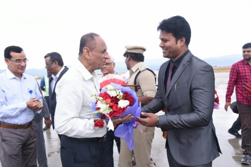 రాష్ట్ర గవర్నర్ కు ఘన స్వాగతం