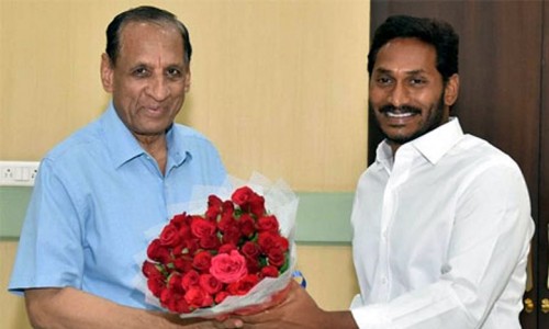 గవర్నర్‌తో సీఎం జగన్‌ భేటీ