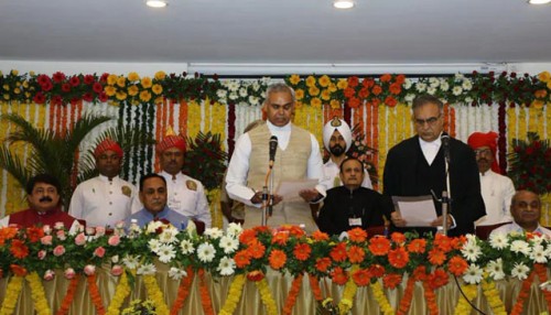 గుజరాత్‌ గవర్నర్‌గా సంస్కృతంలో ప్రమాణ స్వీకారం చేసిన దేవ్‌రత్‌ 
