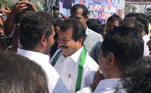 వైసీపీలో చేరిన టీడీపీ మాజీ ఎమ్మెల్యే