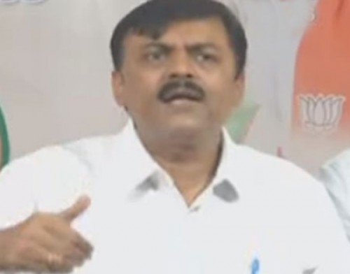 అక్రమాల నుంచి బయటపడడం కోసమే కాంగ్రెస్ తో చంద్రబాబు దోస్తీ : జీవీఎల్