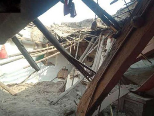 ఇల్లు కూలి ముగ్గురు మృతి