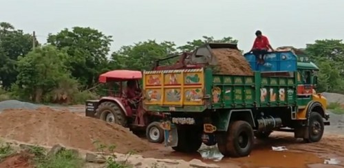 ఇసుకను అక్రమ రవాణ చేస్తోన్న ముఠా గుట్టురట్టు చేసిన పోలీసులు