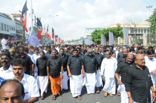 జయలలిత రెండవ వర్థంతి సందర్భంగా చెన్నైలో భారీ ర్యాలీ
