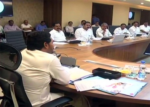 సామాజిక పెన్షన్లు రూ.2250కి పెంచుతూ కేబినెట్ ఆమోదం