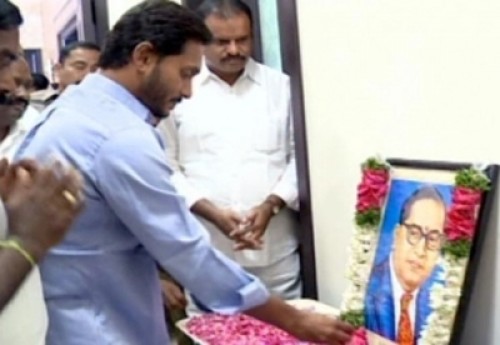 అంబేద్కర్ కు ఘన నివాళి అర్పించిన వైఎస్ జగన్!