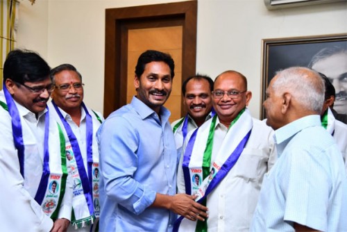 వైఎస్సార్‌సీపీలో చేరిన ఆళ్లగడ్డ టీడీపీ నేత రాంపుల్లారెడ్డి