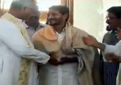 పులివెందుల సీఎస్‌ఐ చర్చిలో జగన్‌ ప్రార్థనలు