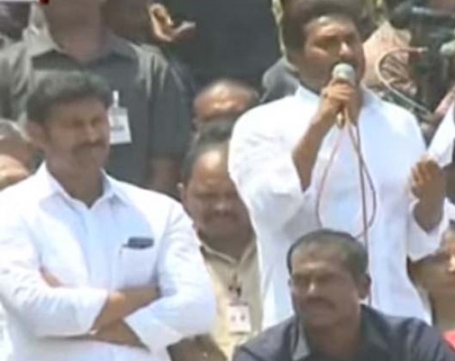 వైఎస్ హయాంలోనే జేఎన్టీయూ, ట్రిపుల్ ఐటీ : వైఎస్ జగన్