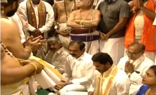 శ్రీవారిని దర్శించుకున్న జగన్‌