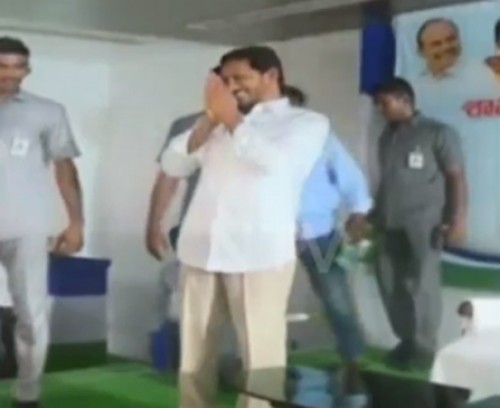 జగన్‌ను కలిసిన పలువురు నేతలు