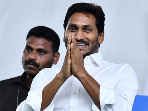 పాస్ పోర్టు కార్యాలయానికి చేరుకున్న సీఎం జగన్