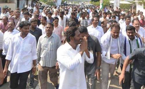ఉంగరాడమెట్ట శివారు నుంచి కొనసాగుతున్న జగన్‌ పాదయాత్ర