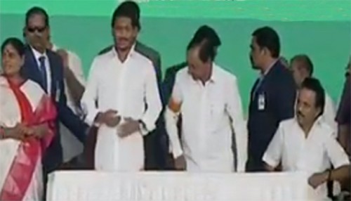 జగన్‌ను అభినందించిన కెసిఆర్‌, స్టాలిన్‌