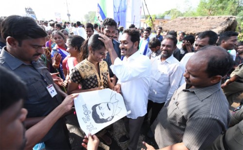 కోటవాని వలస నుంచి కొనసాగుతున్న జగన్‌ పాదయాత్ర