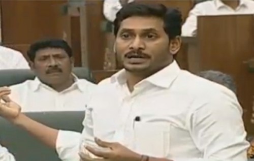 వరదనీరు రావడంతో పోలవరం పనులు ఆగాయి : జగన్