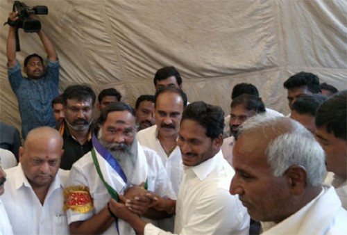 వైసీపీలో చేరిన గిద్దలూరు మాజీ ఎమ్మెల్యే