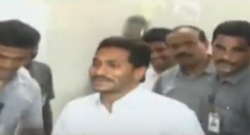 బేగంపేట నుంచి ఢిల్లీ  బయల్దేరిన జగన్‌