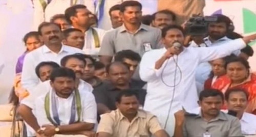 తుపాన్‌ బాధితులను పట్టించుకోని ప్రభుత్వం : జగన్‌ 