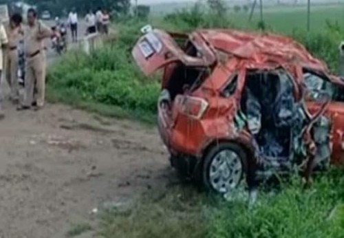  గుంటూరు జిల్లా రొంపిచర్ల వద్ద కాలువలోకి దూసుకెళ్లిన కారు