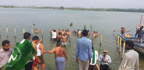 రాజధానిప్రాంత రైతులు జలదీక్ష 