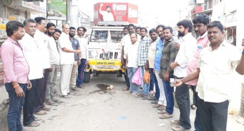 జనసేన ప్రచార రథాన్ని ప్రారంభించిన మాజీ ఎమ్మెల్యే రాజా అశోక్ బాబు