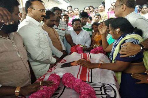 జనసైనికునికి జనసేన నేతల నివాళి