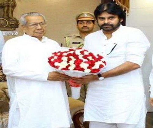  గవర్నర్ తో భేటీ అయిన పవన్